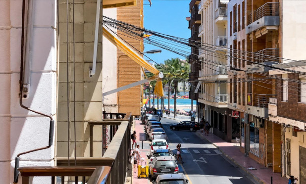 Resale - Apartment / flat - Torrevieja - Paseo maritimo