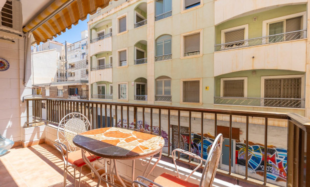 Resale - Apartment / flat - Torrevieja - Paseo maritimo