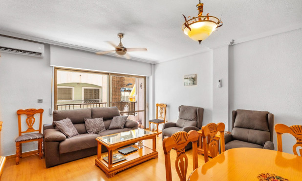 Resale - Apartment / flat - Torrevieja - Paseo maritimo