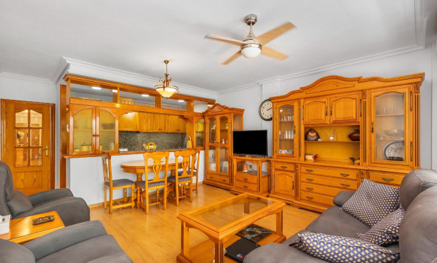 Resale - Apartment / flat - Torrevieja - Paseo maritimo