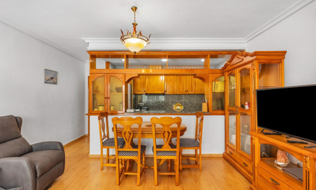 Resale - Apartment / flat - Torrevieja - Paseo maritimo
