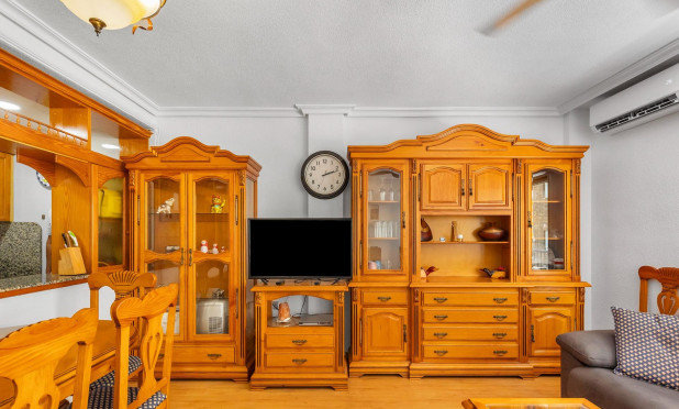 Resale - Apartment / flat - Torrevieja - Paseo maritimo