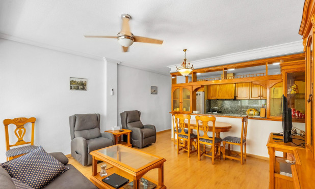 Resale - Apartment / flat - Torrevieja - Paseo maritimo