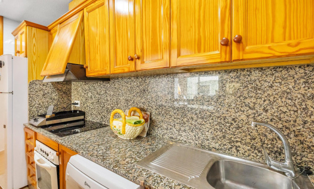 Resale - Apartment / flat - Torrevieja - Paseo maritimo