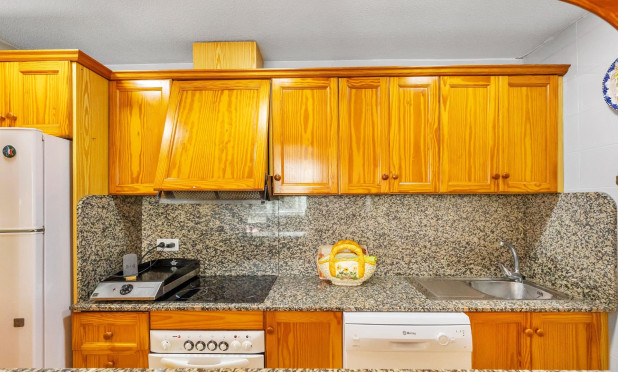 Resale - Apartment / flat - Torrevieja - Paseo maritimo