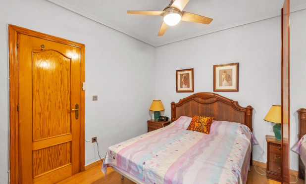 Resale - Apartment / flat - Torrevieja - Paseo maritimo