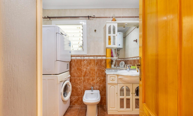 Resale - Apartment / flat - Torrevieja - Paseo maritimo