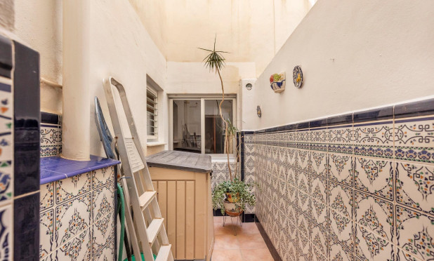 Resale - Apartment / flat - Torrevieja - Paseo maritimo