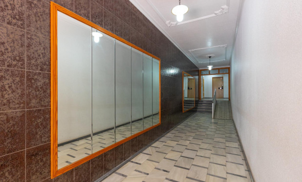 Resale - Apartment / flat - Torrevieja - Paseo maritimo