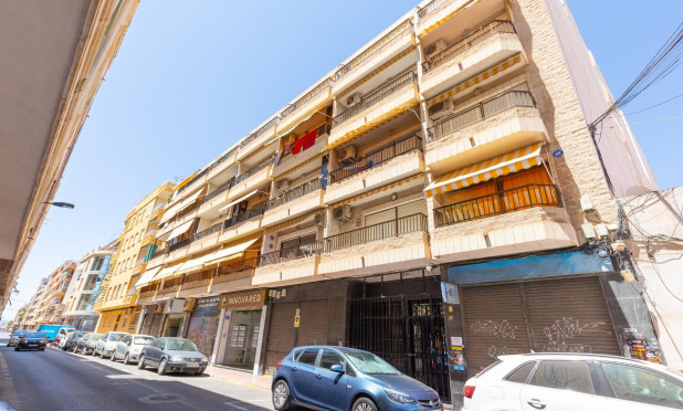 Resale - Apartment / flat - Torrevieja - Paseo maritimo