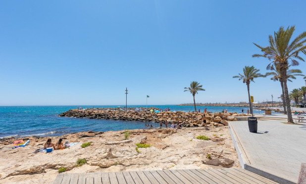 Resale - Apartment / flat - Torrevieja - Paseo maritimo