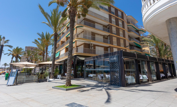 Resale - Apartment / flat - Torrevieja - Paseo maritimo