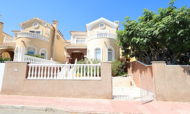 Odsprzedaż - Villa - Orihuela Costa - Las Filipinas