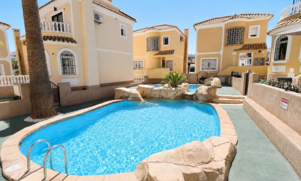 Odsprzedaż - Villa - Orihuela Costa - Las Filipinas