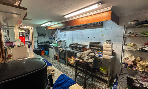 Wiederverkauf - Commercial - Torrevieja - Playa del Cura