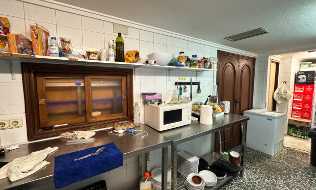 Wiederverkauf - Commercial - Torrevieja - Playa del Cura