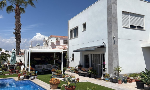 Wiederverkauf - Villa - Torrevieja - La Siesta - El Salado -  Torreta