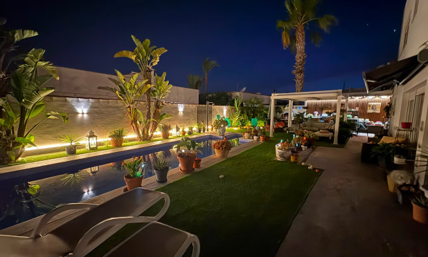 Wiederverkauf - Villa - Torrevieja - La Siesta - El Salado -  Torreta