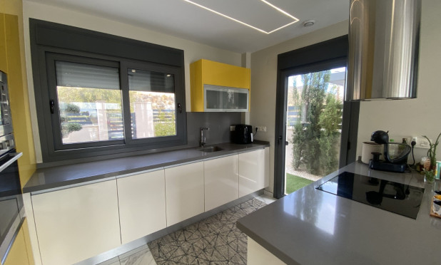 Resale - Villa - Finestrat - Finestrat Urbanizaciones