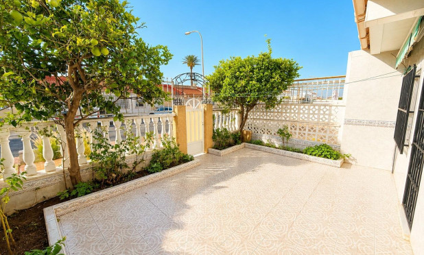 Resale - Townhouse - Torrevieja - La Siesta - El Salado -  Torreta