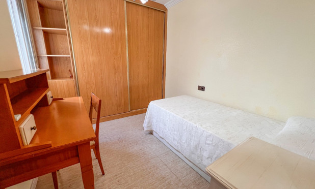 Resale - Apartment / flat - Torrevieja - torrevieja