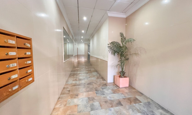 Resale - Apartment / flat - Torrevieja - torrevieja