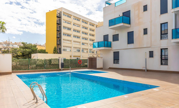 Resale - Apartment / flat - Torrevieja - Estacion de autobuses
