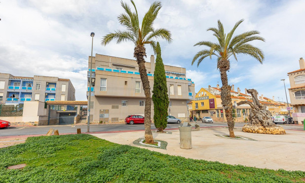 Resale - Apartment / flat - Torrevieja - Estacion de autobuses