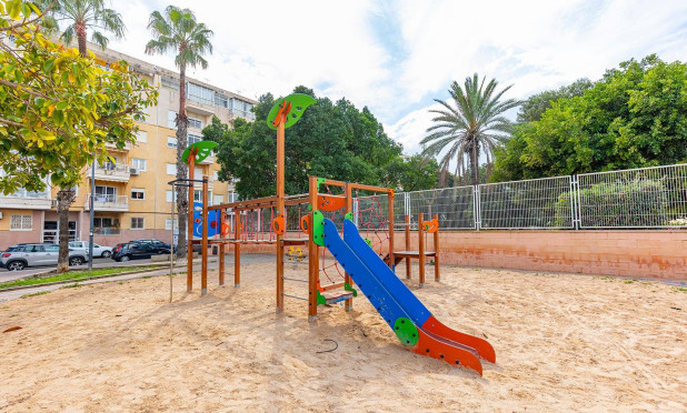 Resale - Apartment / flat - Torrevieja - Estacion de autobuses