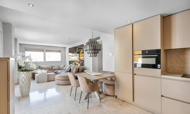 Resale - Apartment / flat - Torrevieja - Punta Prima