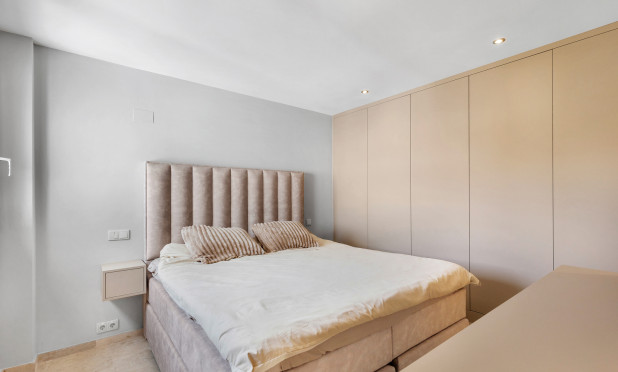 Resale - Apartment / flat - Torrevieja - Punta Prima