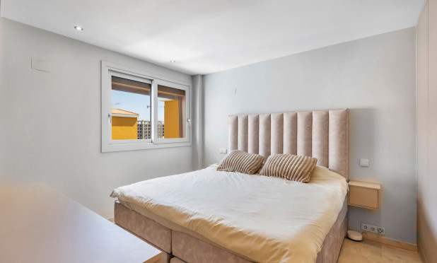 Resale - Apartment / flat - Torrevieja - Punta Prima