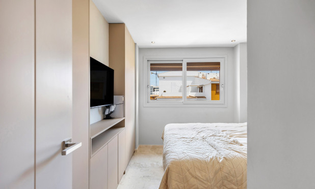 Resale - Apartment / flat - Torrevieja - Punta Prima