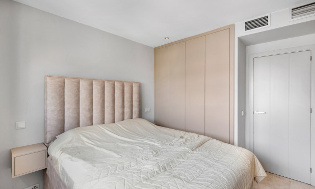 Resale - Apartment / flat - Torrevieja - Punta Prima
