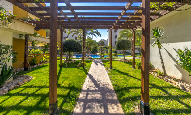 Resale - Apartment / flat - Torrevieja - Punta Prima