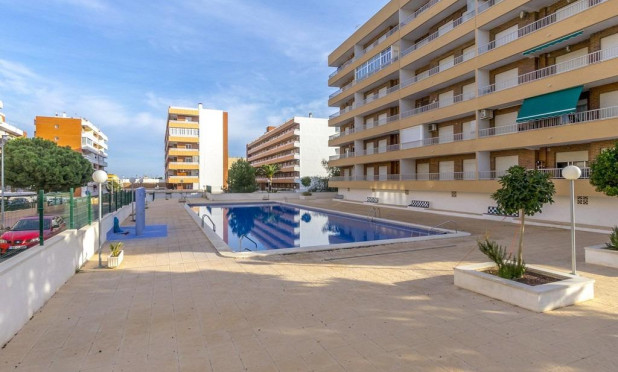 Resale - Apartment / flat - Torrevieja - Punta Prima