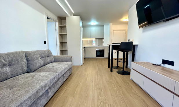 Resale - Apartment / flat - Torrevieja - Punta Prima