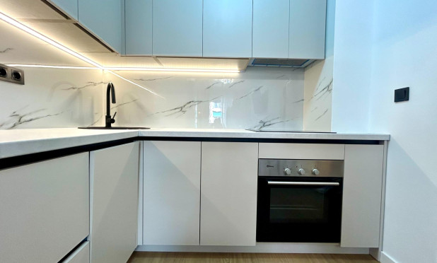 Resale - Apartment / flat - Torrevieja - Punta Prima
