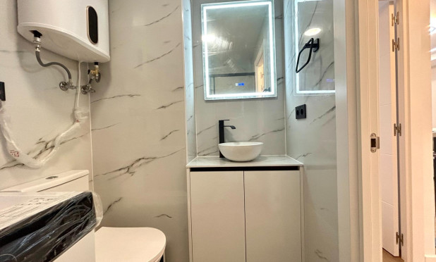 Resale - Apartment / flat - Torrevieja - Punta Prima
