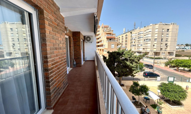 Resale - Apartment / flat - Torrevieja - Punta Prima