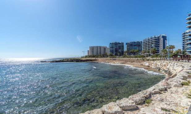 Resale - Apartment / flat - Torrevieja - Punta Prima