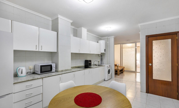 Resale - Apartment / flat - Torrevieja - Centro