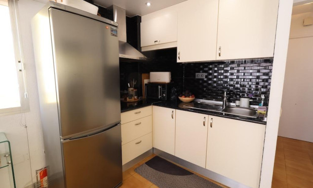 Resale - Apartment / flat - Torrevieja - La Veleta