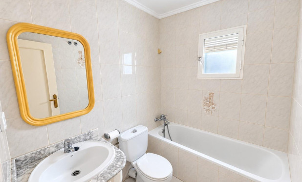 Resale - Apartment / flat - Torrevieja - Estacion de autobuses
