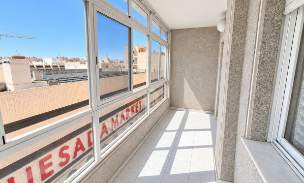 Resale - Apartment / flat - Torrevieja - Estacion de autobuses