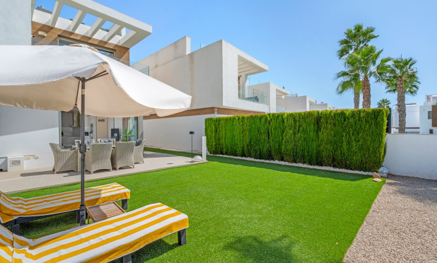 Odsprzedaż - Villa - Orihuela Costa - Villamartín