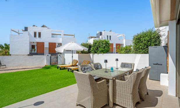 Odsprzedaż - Villa - Orihuela Costa - Villamartín