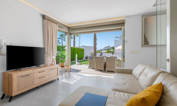 Odsprzedaż - Villa - Orihuela Costa - Villamartín