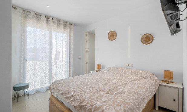 Odsprzedaż - Villa - Orihuela Costa - Villamartín