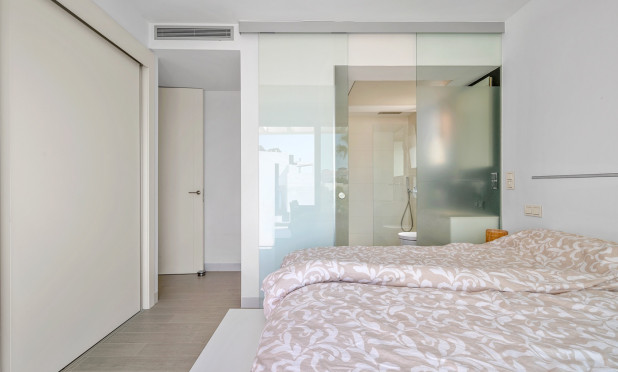 Odsprzedaż - Villa - Orihuela Costa - Villamartín